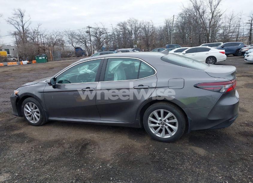 Photo 14 of 2021 Toyota Camry LE (VIN 4T1C11AK3MU553820)