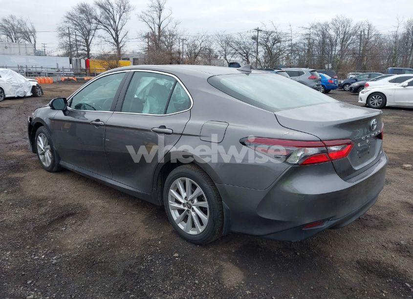 Photo 3 of 2021 Toyota Camry LE (VIN 4T1C11AK3MU553820)