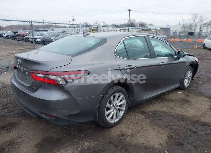 Photo 4 of 2021 Toyota Camry LE (VIN 4T1C11AK3MU553820)