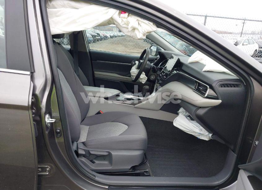 Photo 5 of 2021 Toyota Camry LE (VIN 4T1C11AK3MU553820)