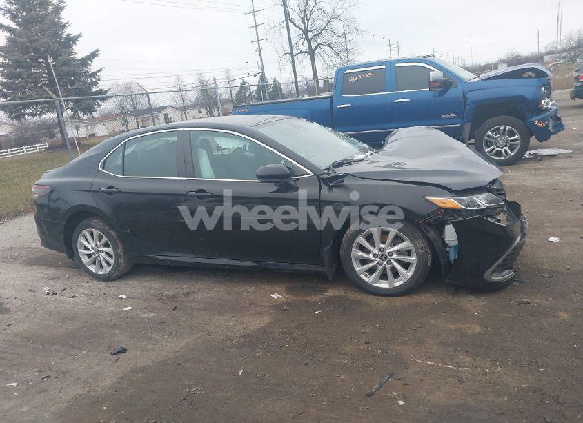 Photo 12 of 2021 Toyota Camry LE (VIN 4T1C11AK3MU568222)