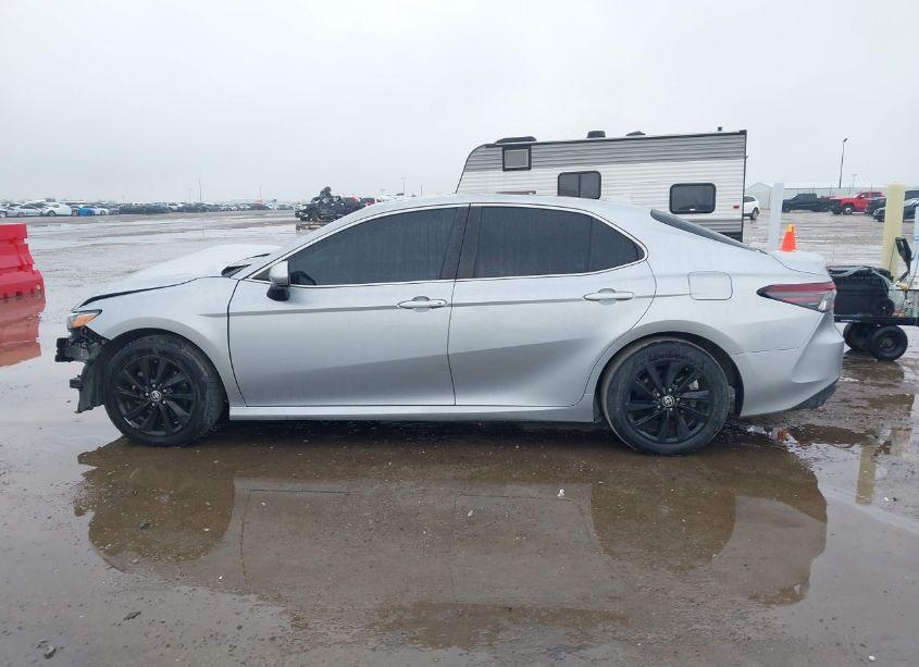 Photo 14 of 2021 Toyota Camry LE (VIN 4T1C11AK3MU602420)