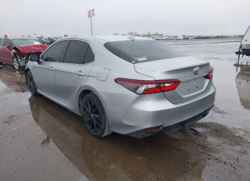 Photo 3 of 2021 Toyota Camry LE (VIN 4T1C11AK3MU602420)