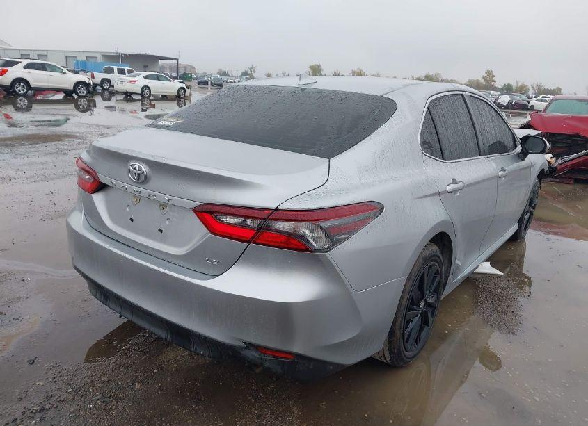 Photo 4 of 2021 Toyota Camry LE (VIN 4T1C11AK3MU602420)