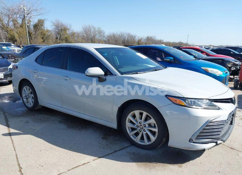 Photo 13 of 2022 Toyota Camry LE (VIN 4T1C11AK3NU037121)