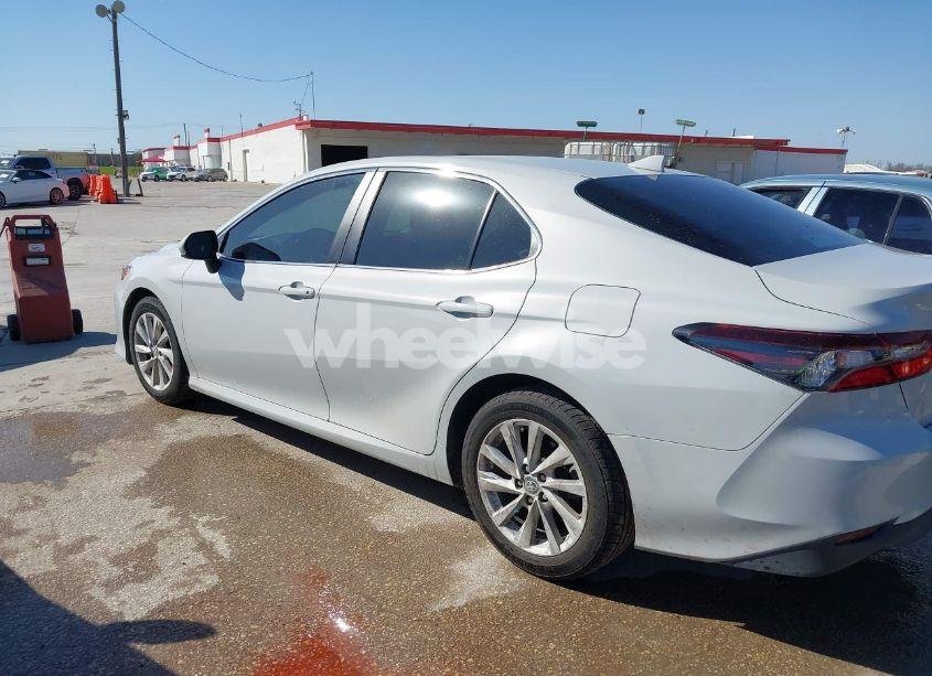 Photo 14 of 2022 Toyota Camry LE (VIN 4T1C11AK3NU037121)
