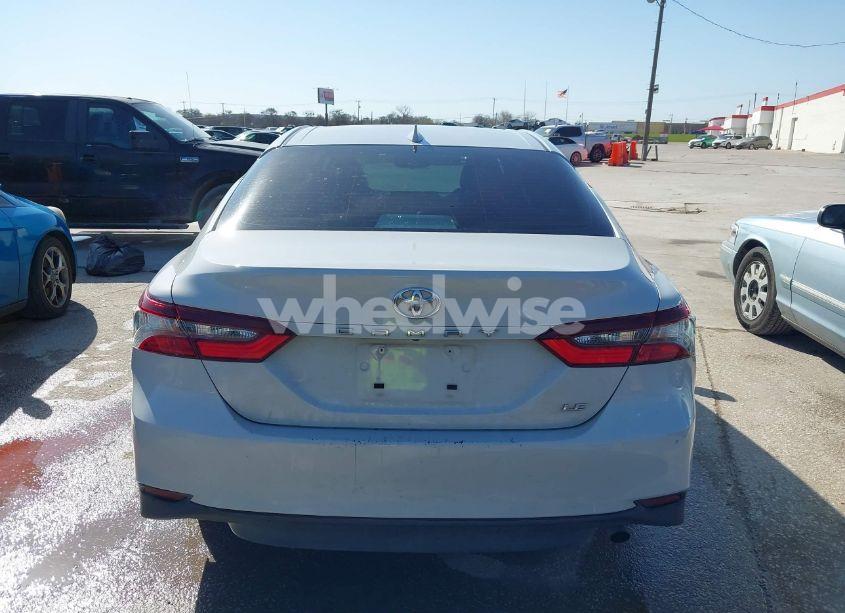 Photo 16 of 2022 Toyota Camry LE (VIN 4T1C11AK3NU037121)