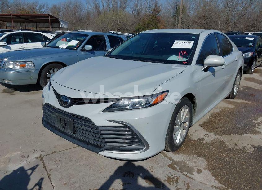 Photo 2 of 2022 Toyota Camry LE (VIN 4T1C11AK3NU037121)
