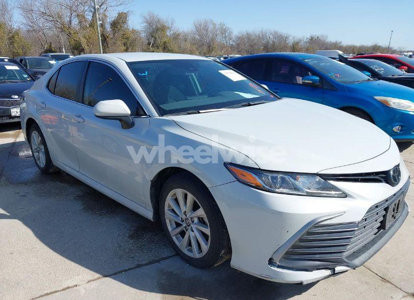 Photo 6 of 2022 Toyota Camry LE (VIN 4T1C11AK3NU037121)