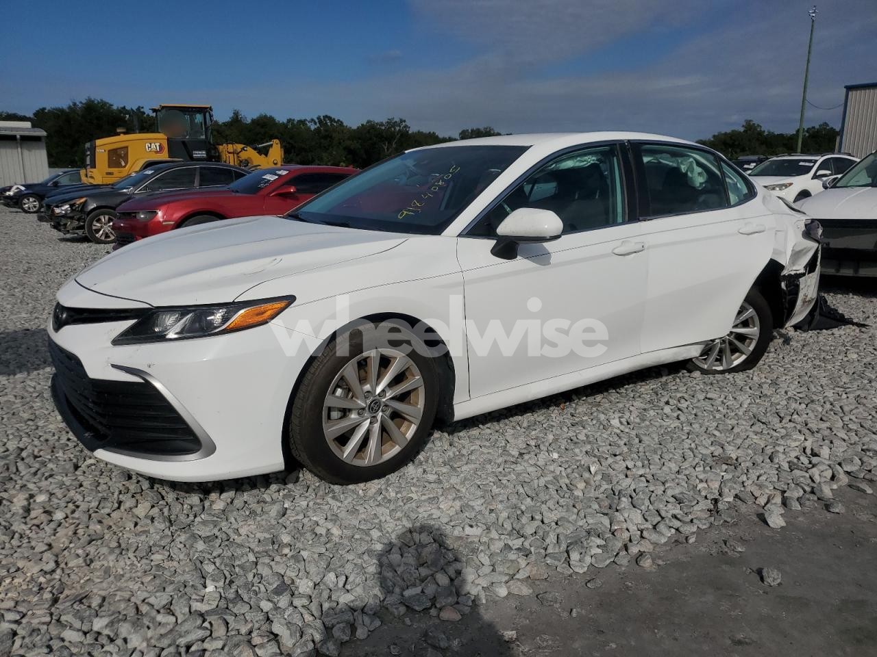 2022 TOYOTA CAMRY LE (VIN 4T1C11AK3NU065792) main photo