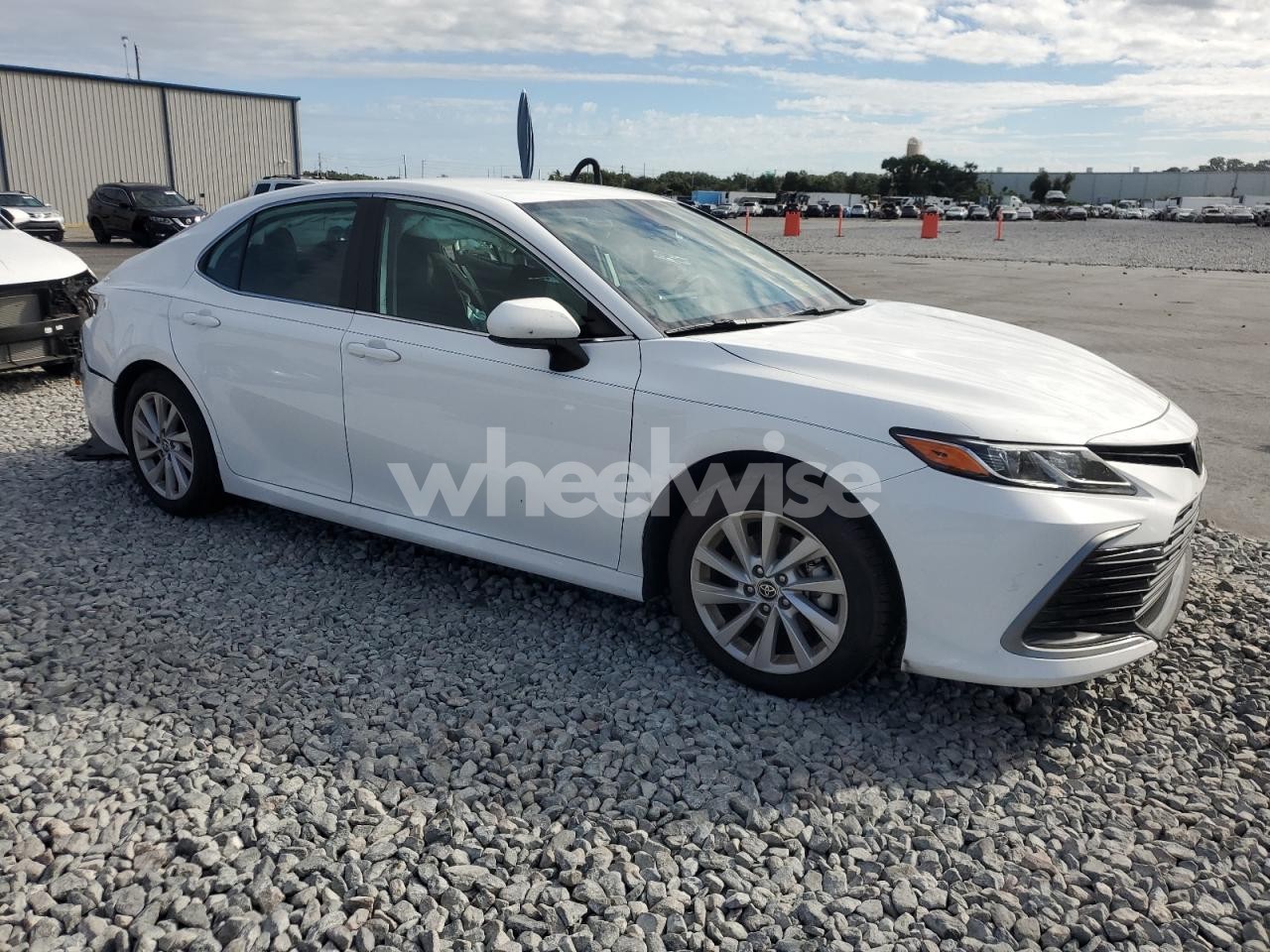 Photo 4 of 2022 TOYOTA CAMRY LE (VIN 4T1C11AK3NU065792)