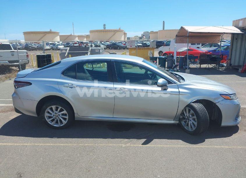 Photo 13 of 2022 Toyota Camry LE (VIN 4T1C11AK3NU638299)