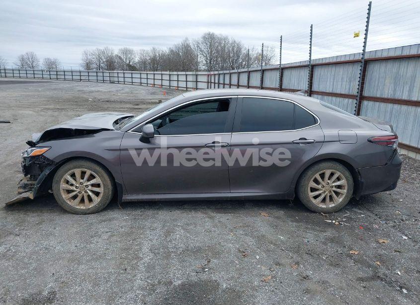 Photo 15 of 2022 Toyota Camry LE (VIN 4T1C11AK3NU655295)