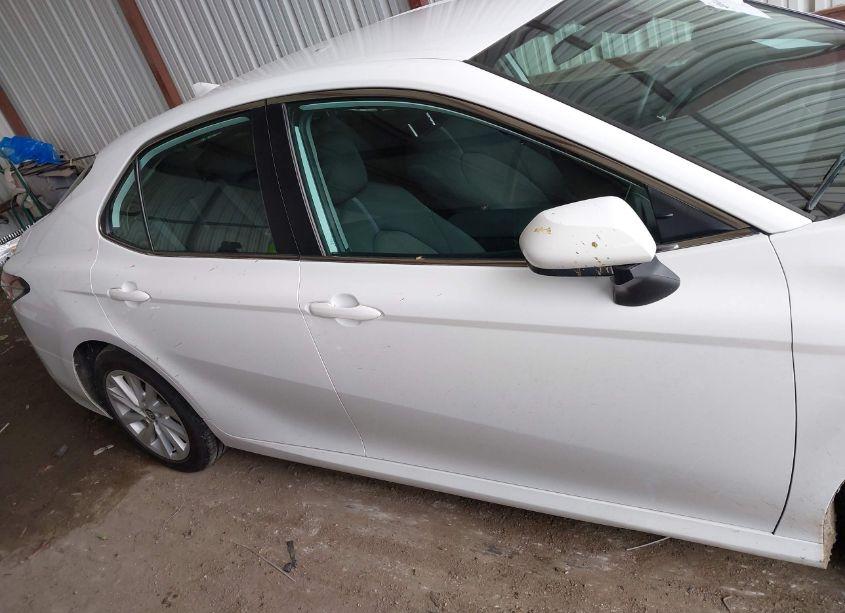 Photo 12 of 2022 Toyota Camry LE (VIN 4T1C11AK3NU696414)