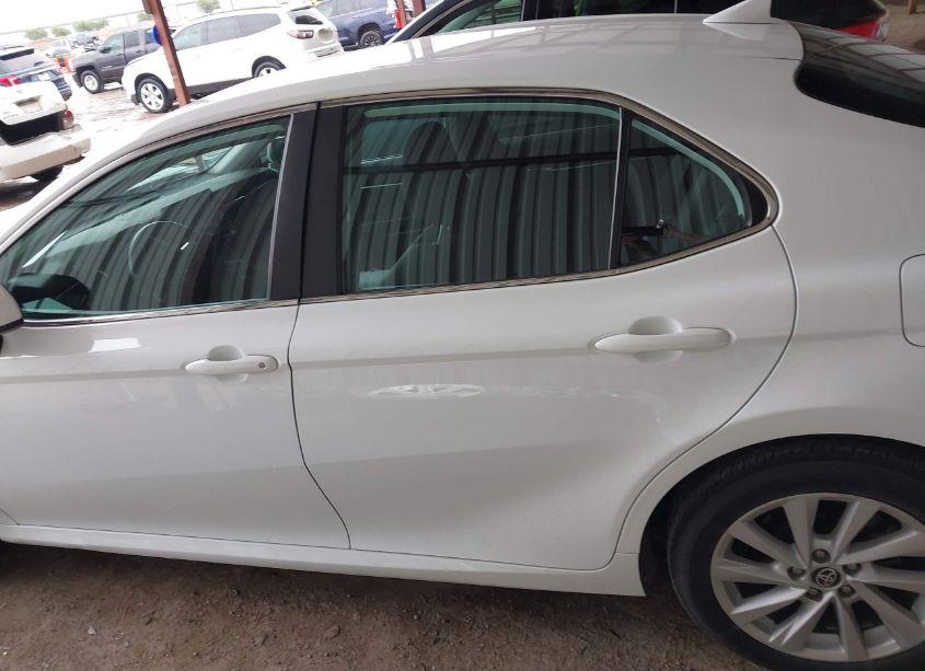 Photo 13 of 2022 Toyota Camry LE (VIN 4T1C11AK3NU696414)