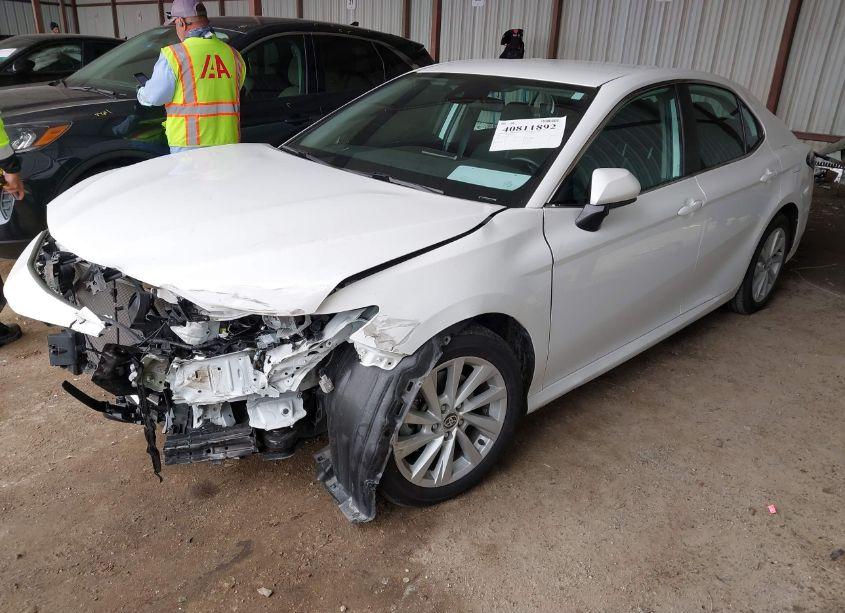 Photo 2 of 2022 Toyota Camry LE (VIN 4T1C11AK3NU696414)