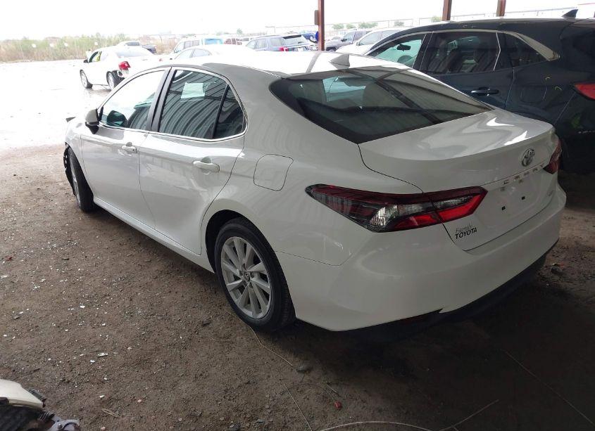 Photo 3 of 2022 Toyota Camry LE (VIN 4T1C11AK3NU696414)