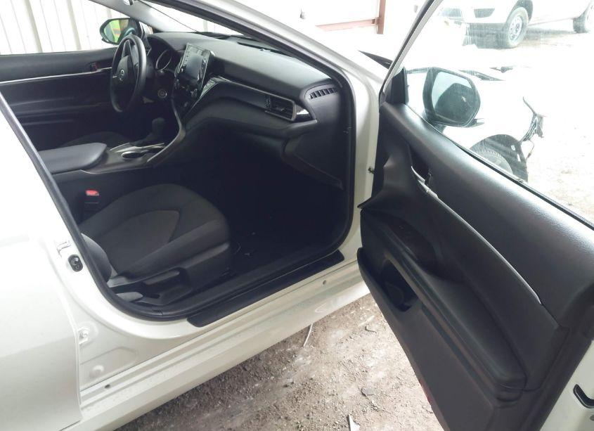 Photo 5 of 2022 Toyota Camry LE (VIN 4T1C11AK3NU696414)