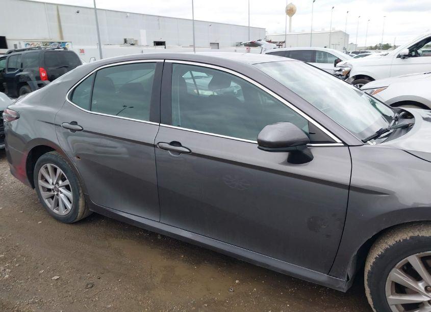 Photo 13 of 2022 Toyota Camry (VIN 4T1C11AK3NU697806)