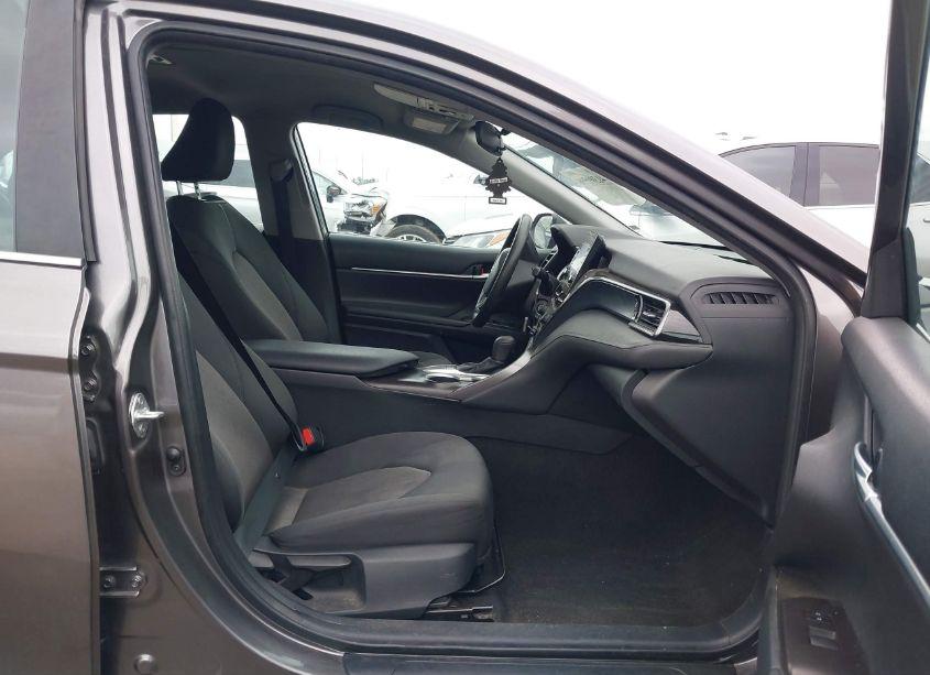 Photo 5 of 2022 Toyota Camry (VIN 4T1C11AK3NU697806)