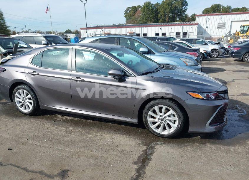 Photo 13 of 2022 Toyota Camry LE (VIN 4T1C11AK3NU708951)