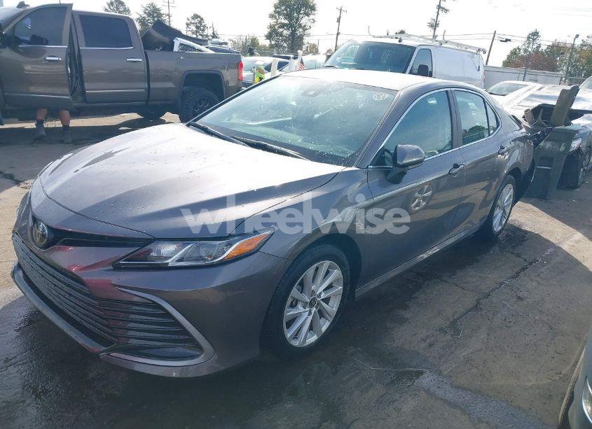 Photo 2 of 2022 Toyota Camry LE (VIN 4T1C11AK3NU708951)