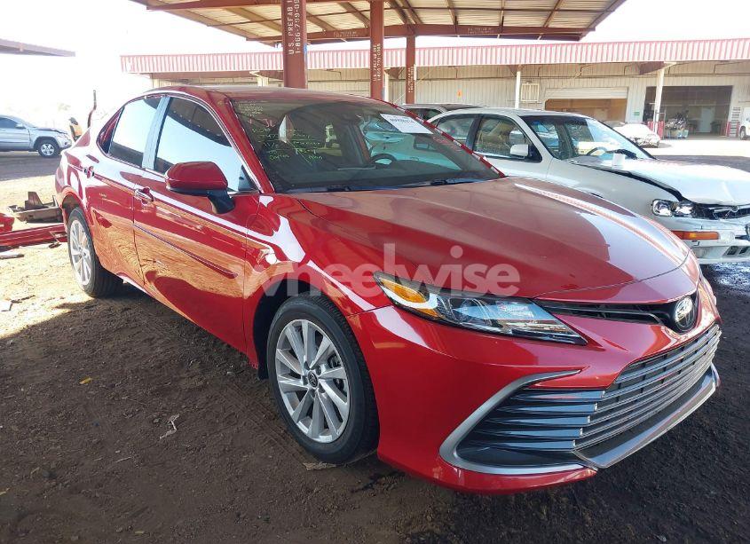 2024 Toyota Camry LE (VIN 4T1C11AK3RU190975) main photo