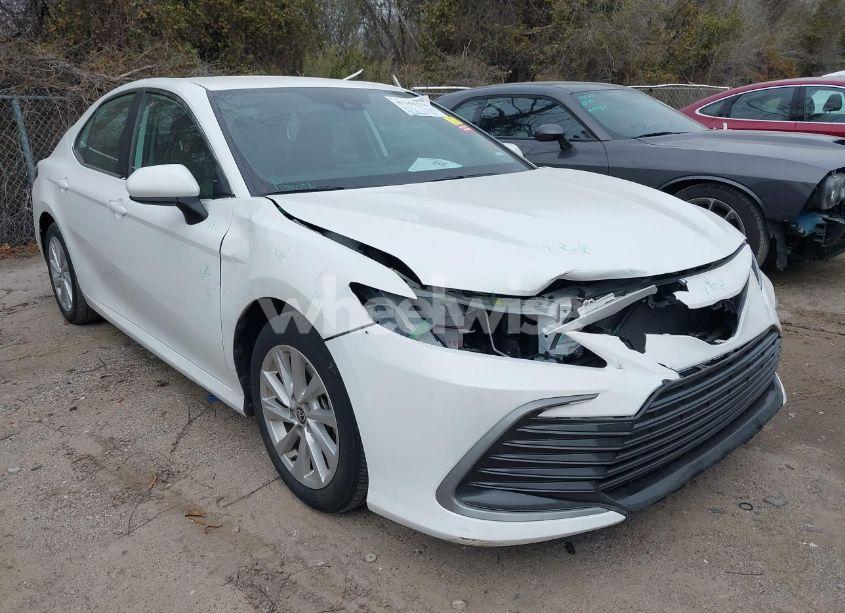 2024 Toyota Camry LE (VIN 4T1C11AK3RU202770) main photo