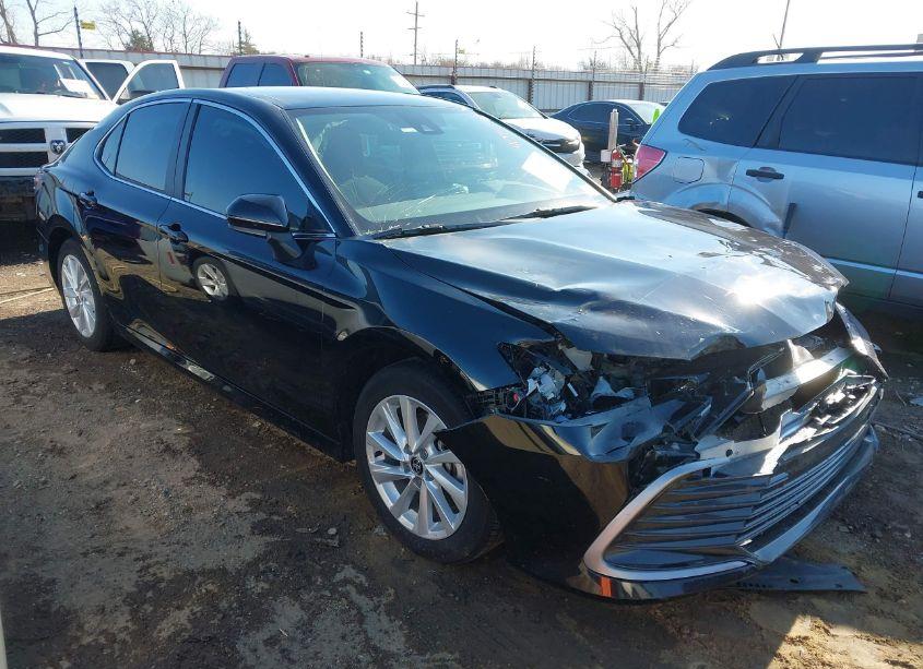 2024 Toyota Camry LE (VIN 4T1C11AK3RU861657) main photo