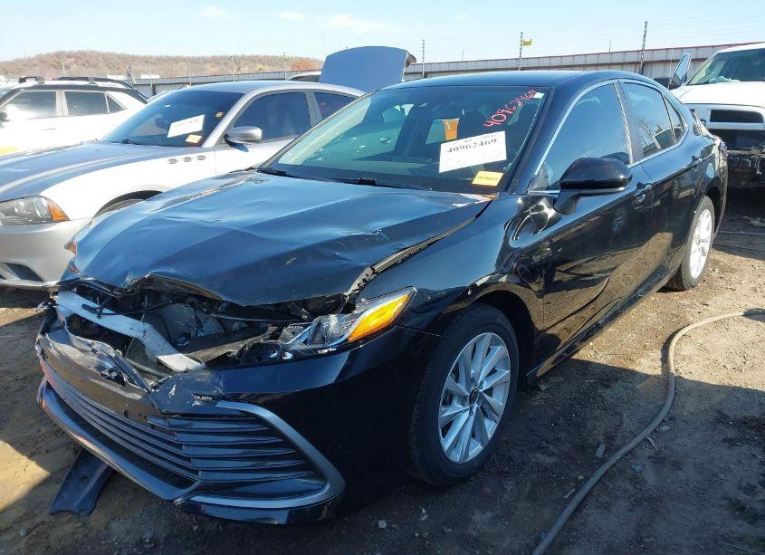 Photo 2 of 2024 Toyota Camry LE (VIN 4T1C11AK3RU861657)