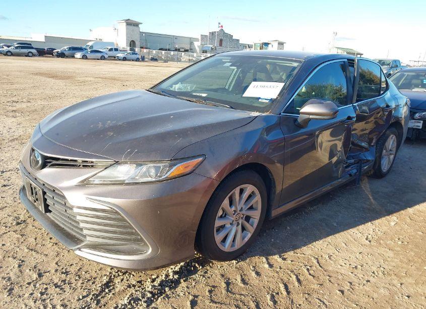 Photo 2 of 2024 Toyota Camry LE (VIN 4T1C11AK3RU884047)