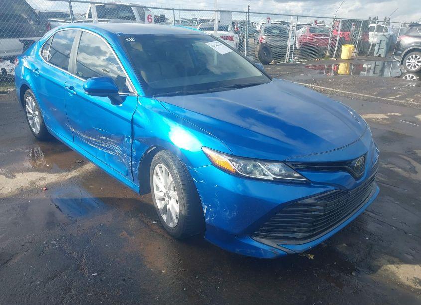 2020 Toyota Camry LE (VIN 4T1C11AK4LU321323) main photo