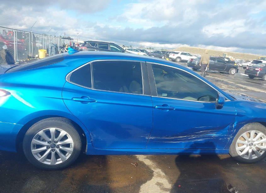 Photo 13 of 2020 Toyota Camry LE (VIN 4T1C11AK4LU321323)