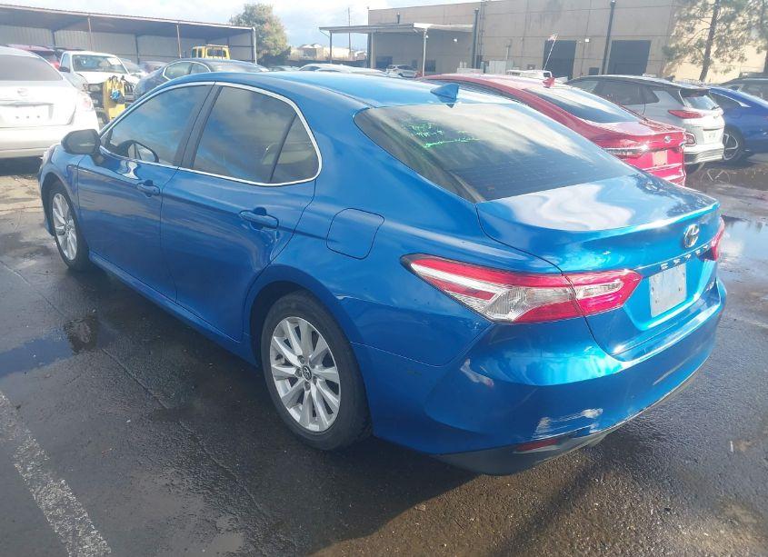 Photo 3 of 2020 Toyota Camry LE (VIN 4T1C11AK4LU321323)