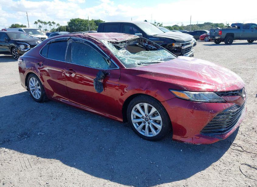 2020 Toyota Camry LE (VIN 4T1C11AK4LU321631) main photo