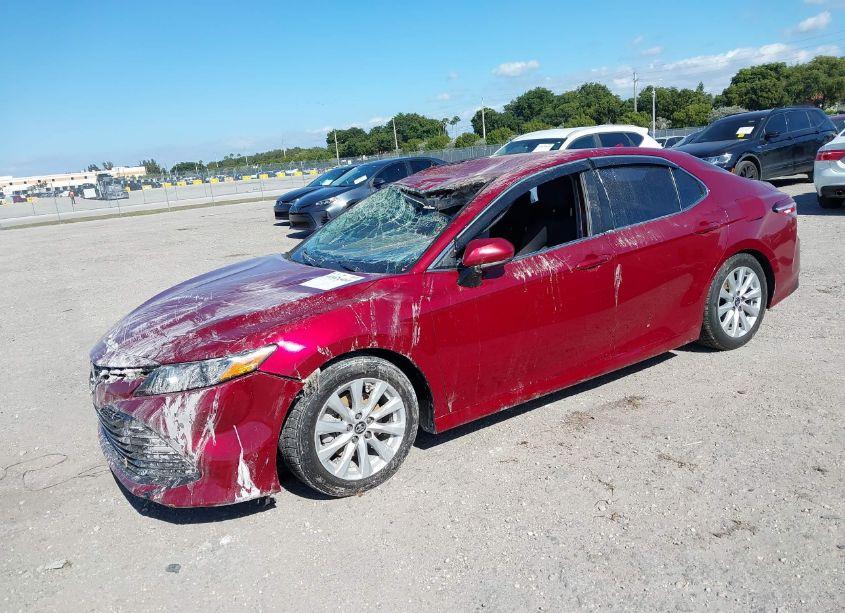 Photo 2 of 2020 Toyota Camry LE (VIN 4T1C11AK4LU321631)