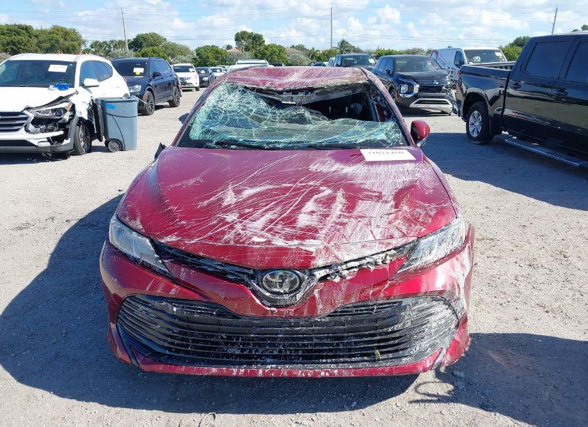 Photo 6 of 2020 Toyota Camry LE (VIN 4T1C11AK4LU321631)