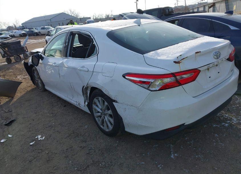 Photo 3 of 2020 Toyota Camry LE (VIN 4T1C11AK4LU341605)