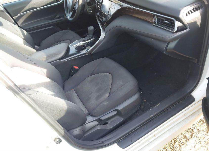 Photo 5 of 2020 Toyota Camry LE (VIN 4T1C11AK4LU341605)