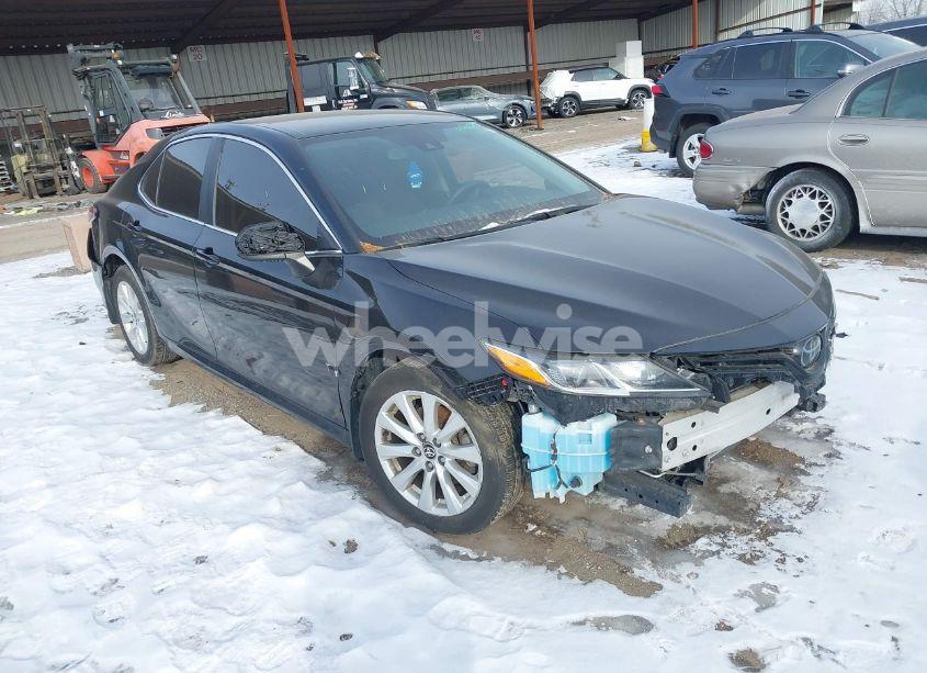 2020 Toyota Camry LE (VIN 4T1C11AK4LU391730) main photo