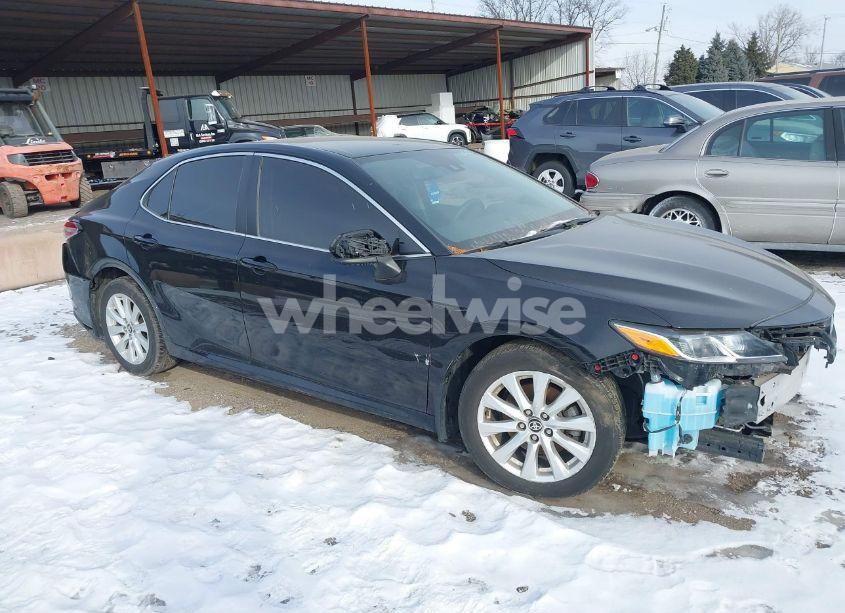 Photo 13 of 2020 Toyota Camry LE (VIN 4T1C11AK4LU391730)