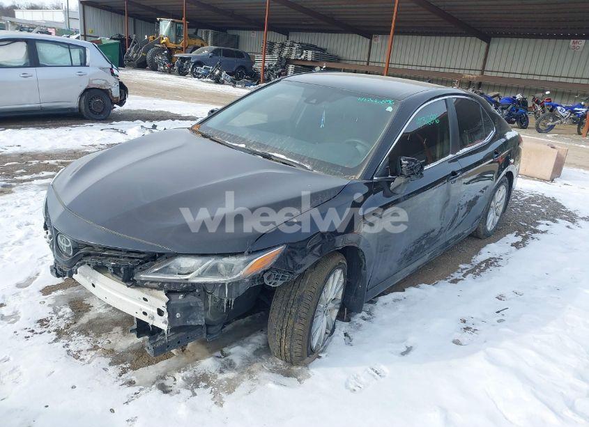 Photo 2 of 2020 Toyota Camry LE (VIN 4T1C11AK4LU391730)