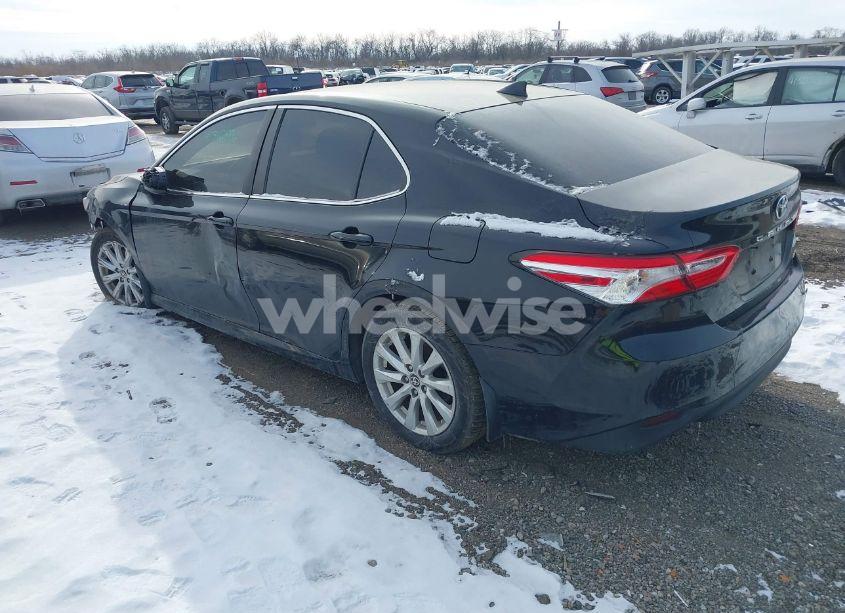 Photo 3 of 2020 Toyota Camry LE (VIN 4T1C11AK4LU391730)