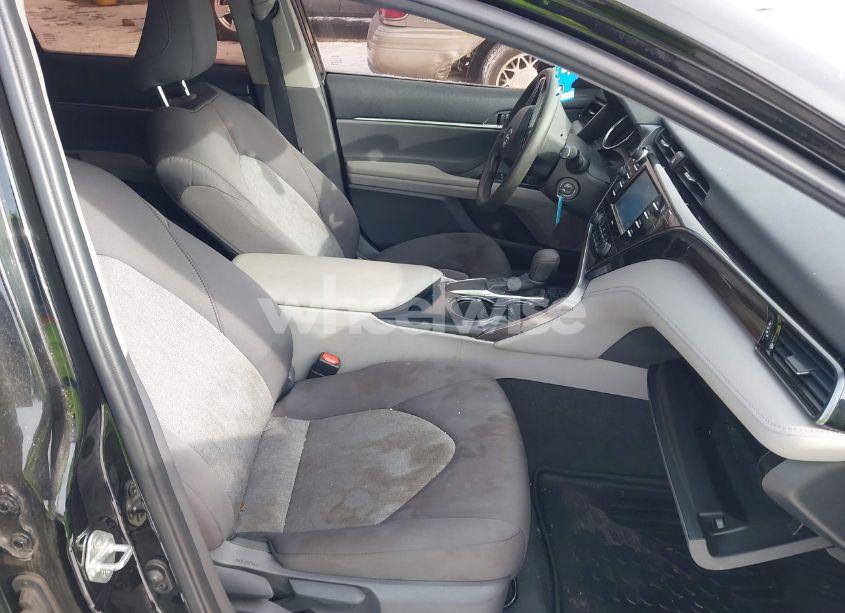 Photo 5 of 2020 Toyota Camry LE (VIN 4T1C11AK4LU391730)