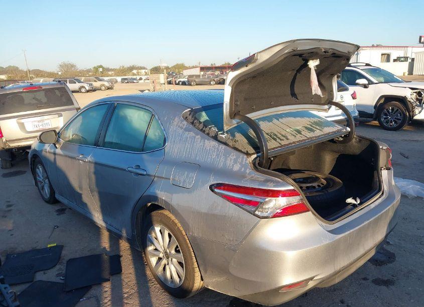 Photo 3 of 2020 Toyota Camry LE (VIN 4T1C11AK4LU507282)