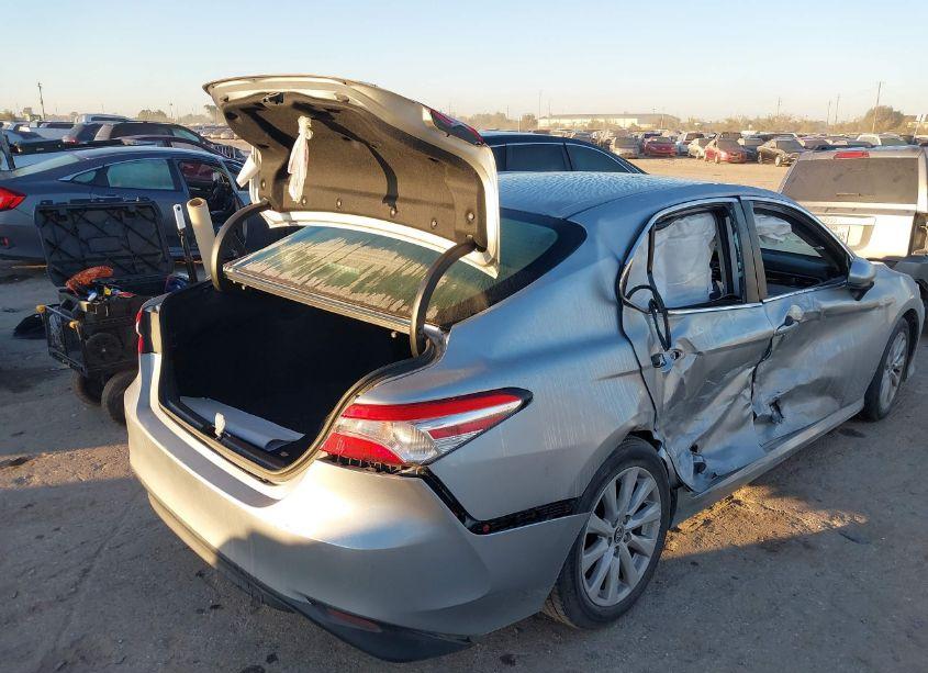 Photo 4 of 2020 Toyota Camry LE (VIN 4T1C11AK4LU507282)