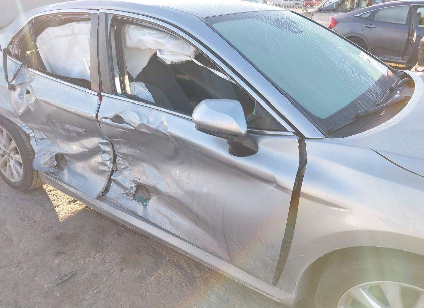 Photo 6 of 2020 Toyota Camry LE (VIN 4T1C11AK4LU507282)