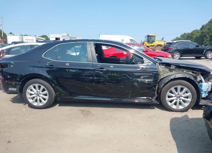 Photo 13 of 2020 Toyota Camry LE (VIN 4T1C11AK4LU885666)