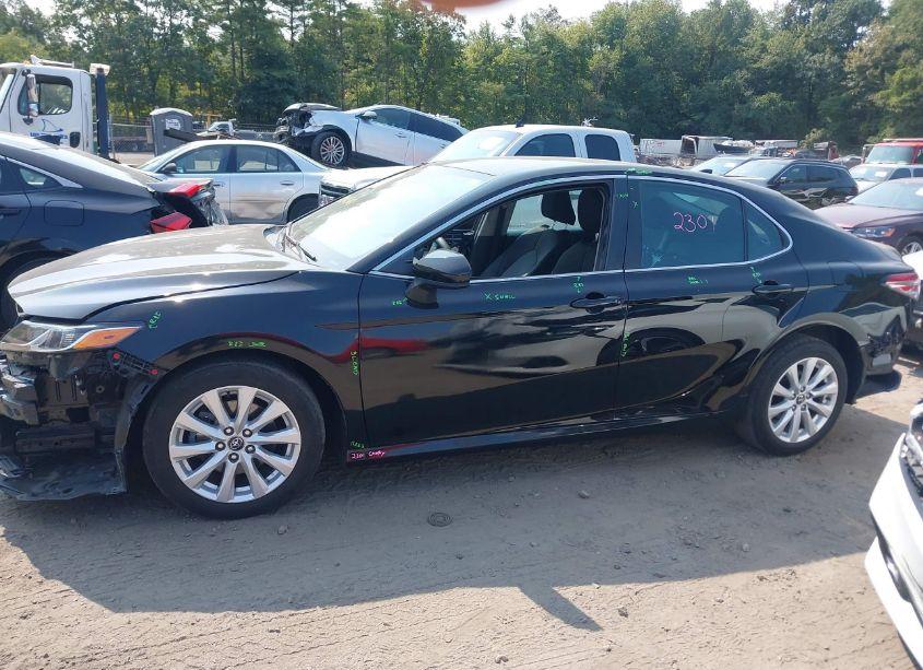 Photo 14 of 2020 Toyota Camry LE (VIN 4T1C11AK4LU885666)