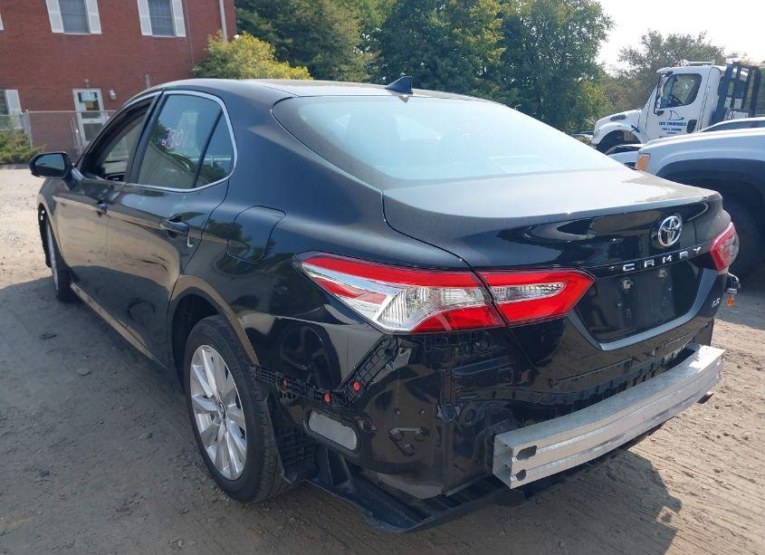 Photo 3 of 2020 Toyota Camry LE (VIN 4T1C11AK4LU885666)